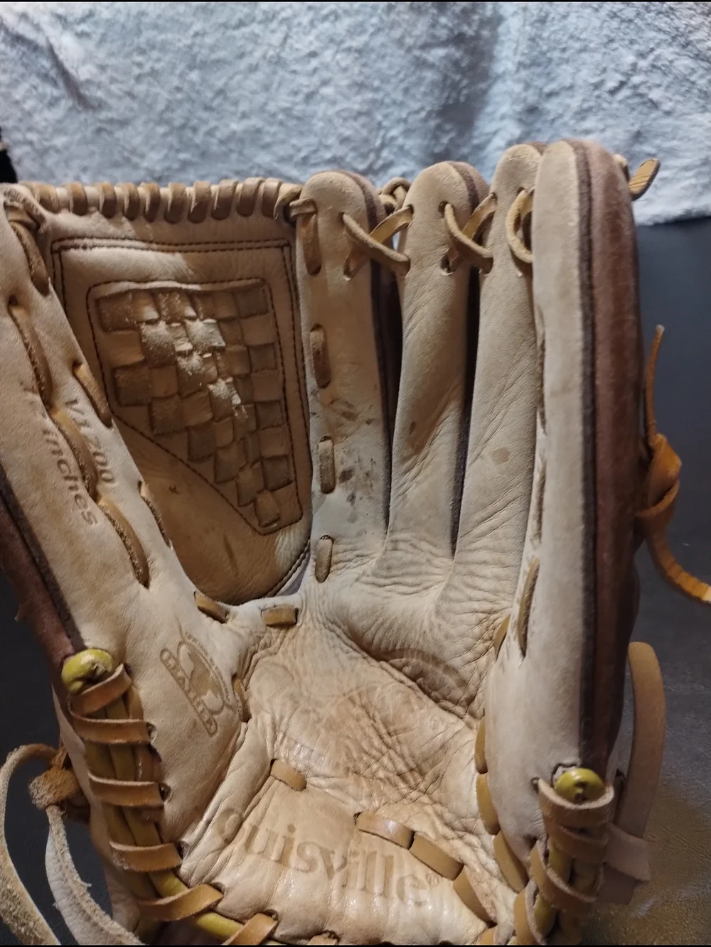 Mizuno Brown Leather Softball ll Glove - 12 Inch Fastpitch